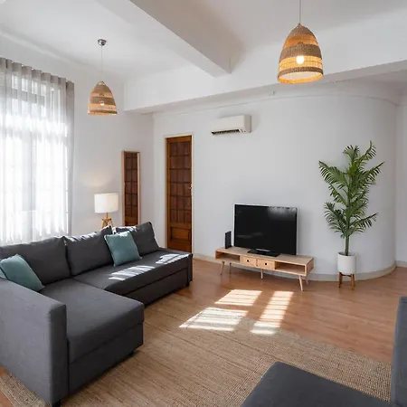 Modern For 13 Guests Appartement *