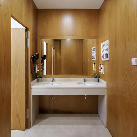 Feel Downtown Luxury Retreat * Oporto
