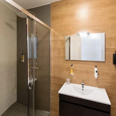 Feel Downtown Luxury Retreat